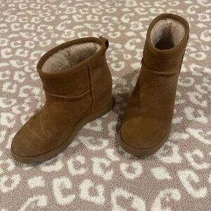 UGG® Classic Mini Wedge Bootie size 6.5
